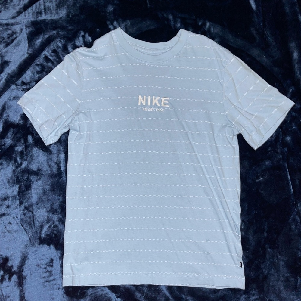 Mens Nike tee size medium